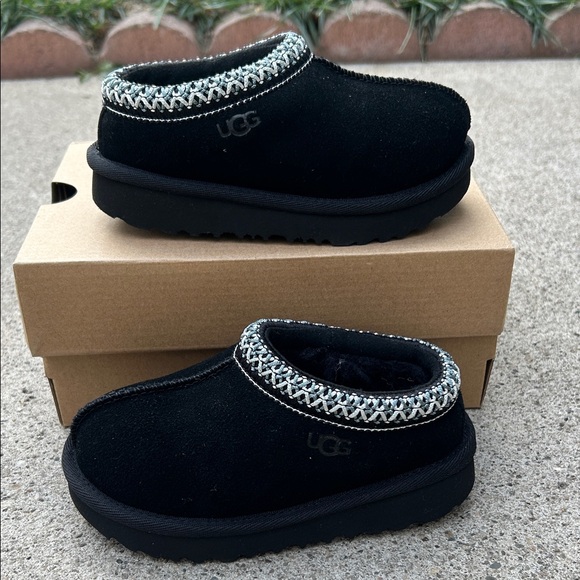 UGG Toddler Tasman Slippers Black Size 6 & 8 Nwt - Picture 1 of 12
